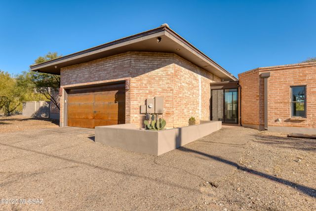 4740 N Hacienda Del Sol Road, Tucson, AZ 85718