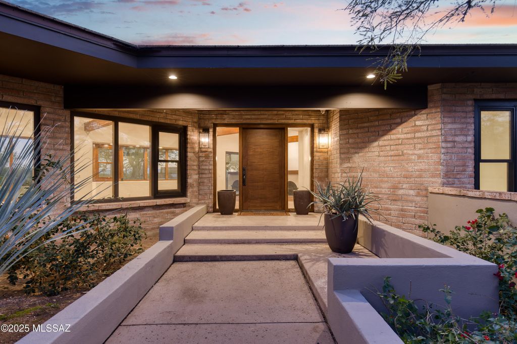 4740 N Hacienda Del Sol Road, Tucson, AZ 85718