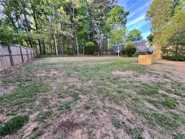 5640 Plantation Drive, Trinity, NC 27370