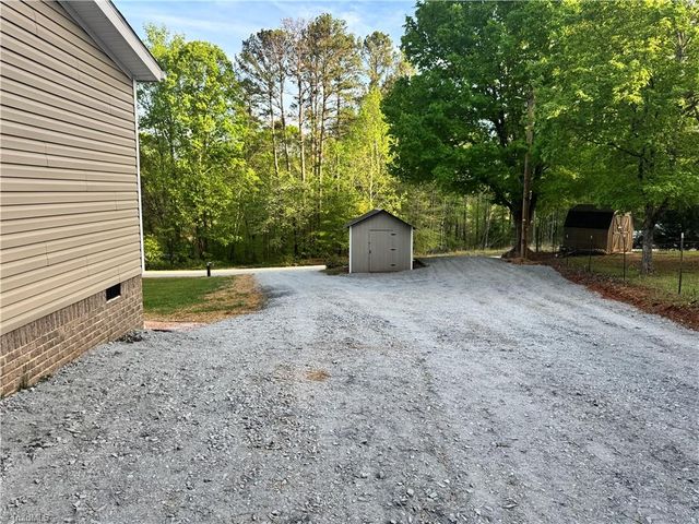 5640 Plantation Drive, Trinity, NC 27370