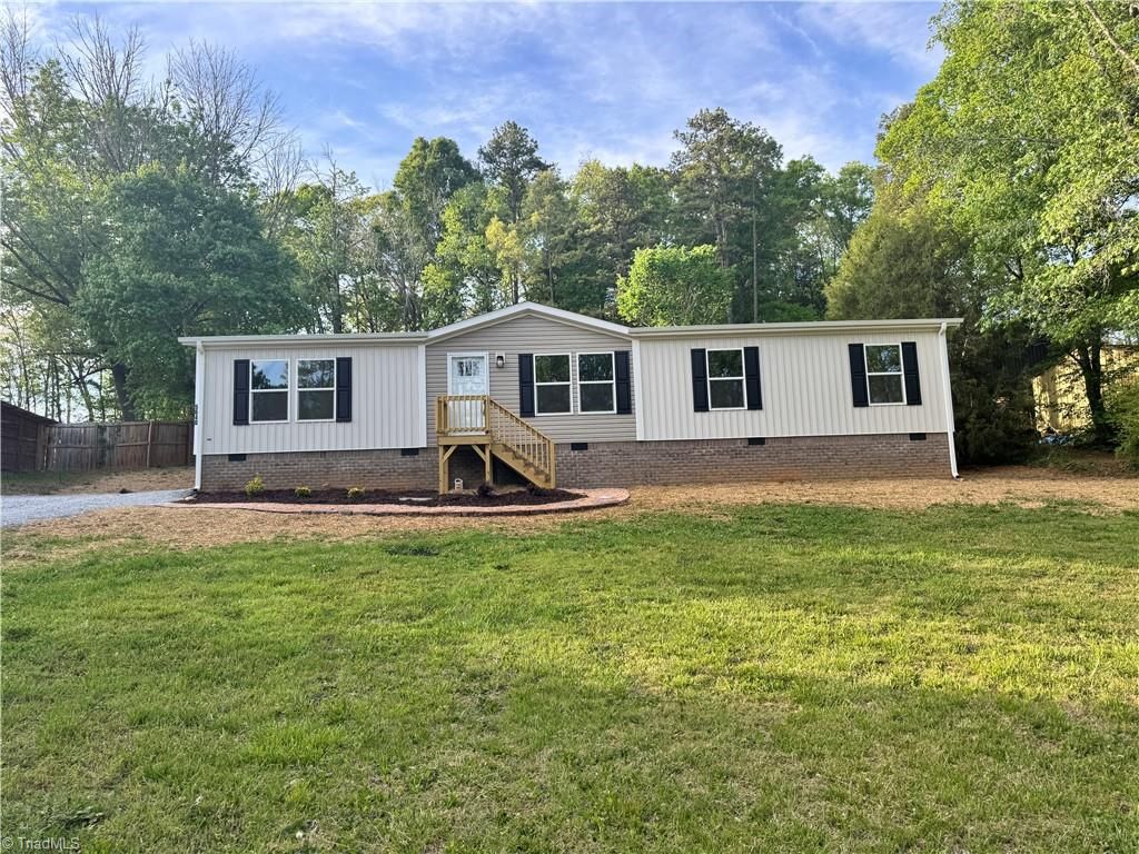5640 Plantation Drive, Trinity, NC 27370