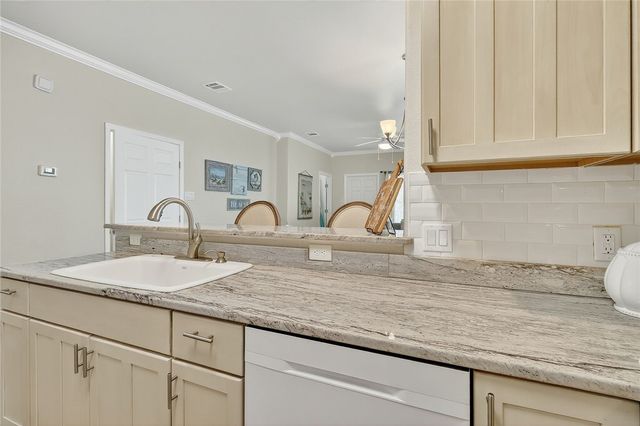 1117 S 9th St 101, Port Aransas, TX 78373