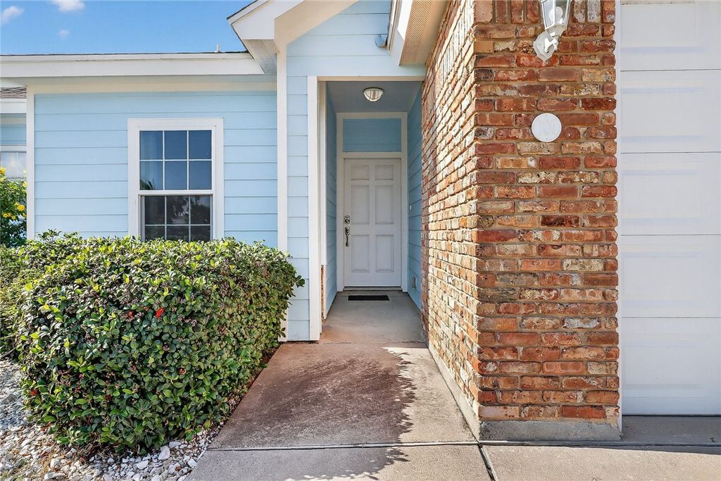 1117 S 9th St 101, Port Aransas, TX 78373 — photo 2