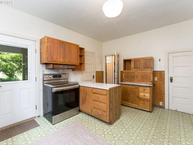 715 Ne 5TH St, Mc Minnville, OR 97128