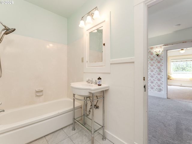 715 Ne 5TH St, Mc Minnville, OR 97128