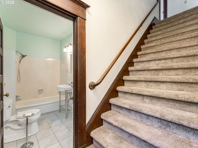 715 Ne 5TH St, Mc Minnville, OR 97128