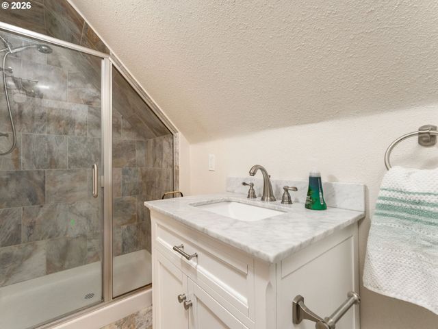 715 Ne 5TH St, Mc Minnville, OR 97128