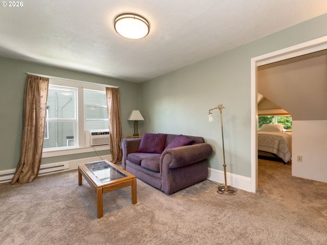 715 Ne 5TH St, Mc Minnville, OR 97128