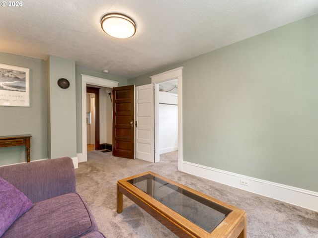 715 Ne 5TH St, Mc Minnville, OR 97128