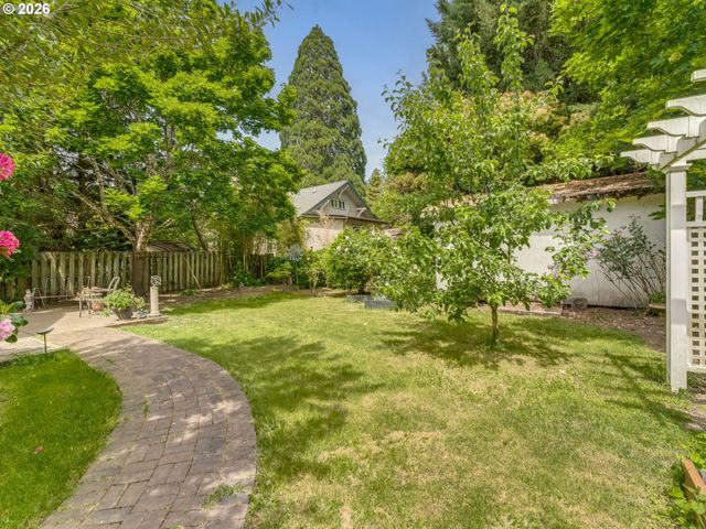 715 Ne 5TH St, Mc Minnville, OR 97128