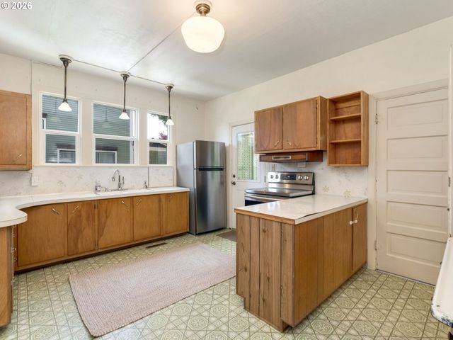 715 Ne 5TH St, Mc Minnville, OR 97128