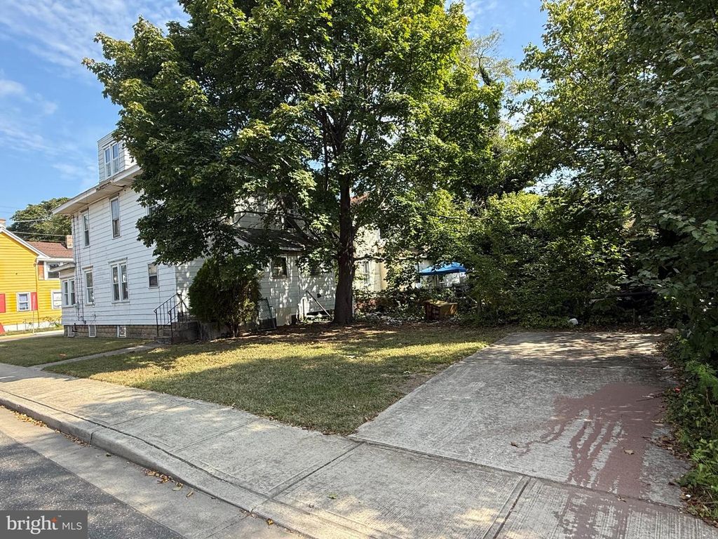 34 W WASHINGTON ST, Paulsboro, NJ 08066