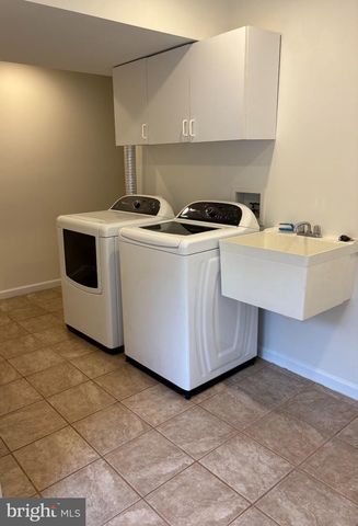 3213 ALLNESS LN, Herndon, VA 20171
