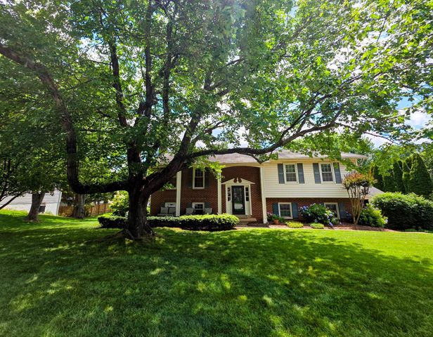 3213 ALLNESS LN, Herndon, VA 20171