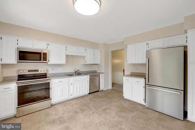 3213 ALLNESS LN, Herndon, VA 20171