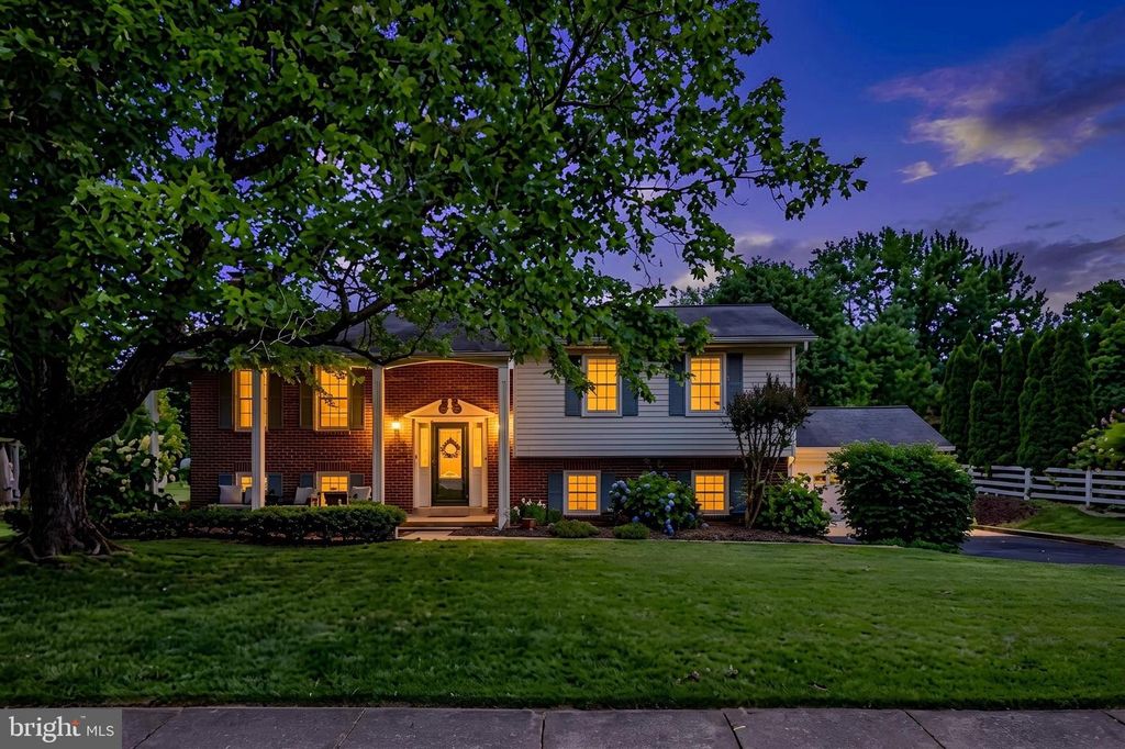 3213 ALLNESS LN, Herndon, VA 20171