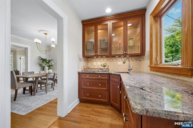 215 Inwood Avenue, Montclair, NJ 07043