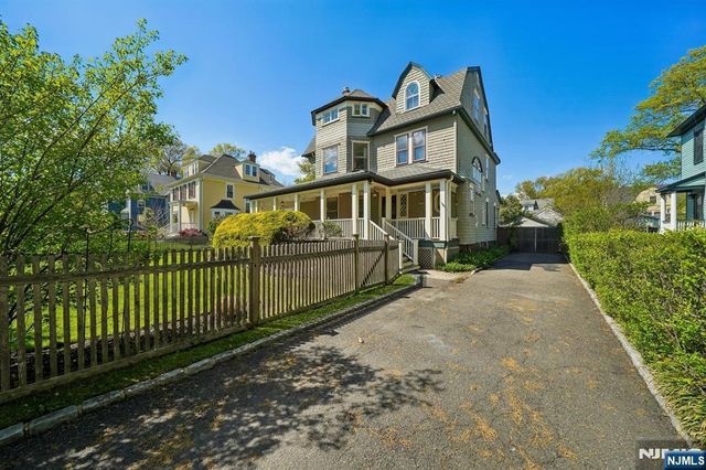 215 Inwood Avenue, Montclair, NJ 07043