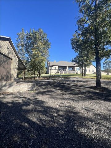 424 Riverstone Street, Russellville, AR 72802