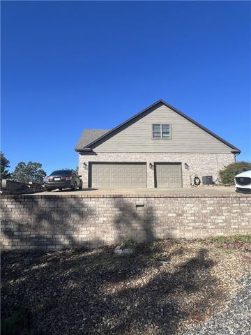 424 Riverstone Street, Russellville, AR 72802