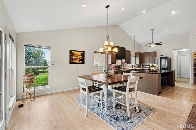 6701 Oxford Lane, Maryville, IL 62062