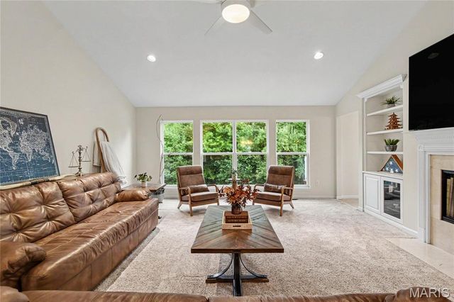 6701 Oxford Lane, Maryville, IL 62062