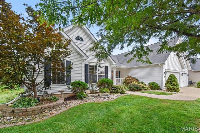 6701 Oxford Lane, Maryville, IL 62062