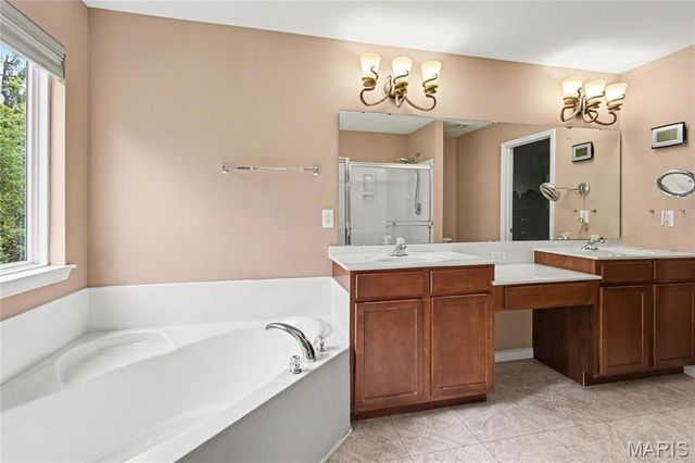6701 Oxford Lane, Maryville, IL 62062