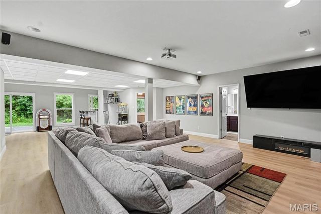 6701 Oxford Lane, Maryville, IL 62062