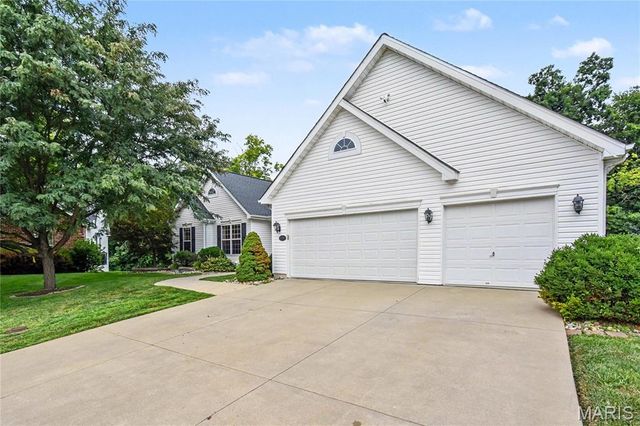 6701 Oxford Lane, Maryville, IL 62062