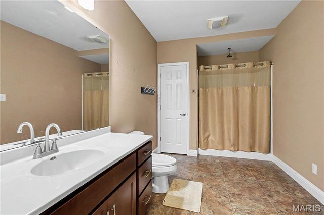 6701 Oxford Lane, Maryville, IL 62062