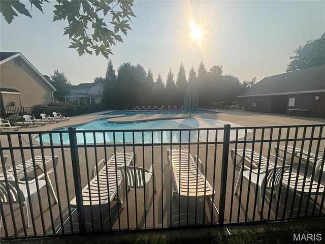 6701 Oxford Lane, Maryville, IL 62062