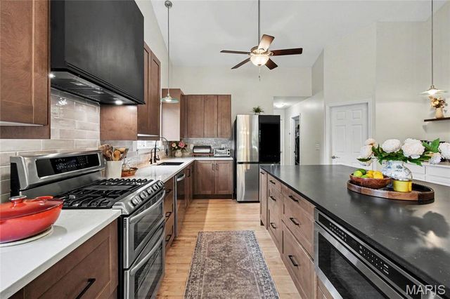 6701 Oxford Lane, Maryville, IL 62062