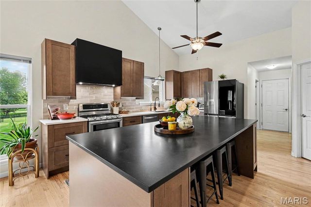 6701 Oxford Lane, Maryville, IL 62062