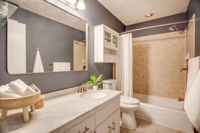 3855 Glacier Lane N, Plymouth, MN 55446