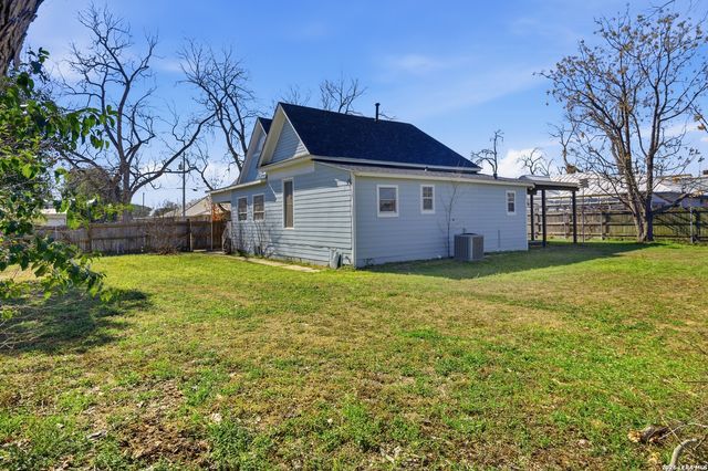 222 E Cedar, Seguin, TX 78155