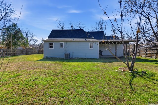 222 E Cedar, Seguin, TX 78155