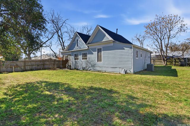 222 E Cedar, Seguin, TX 78155