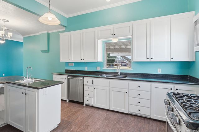 222 E Cedar, Seguin, TX 78155