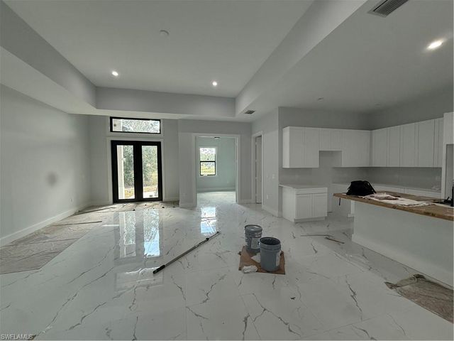 2863 52nd AVE NE, Naples, FL 34120