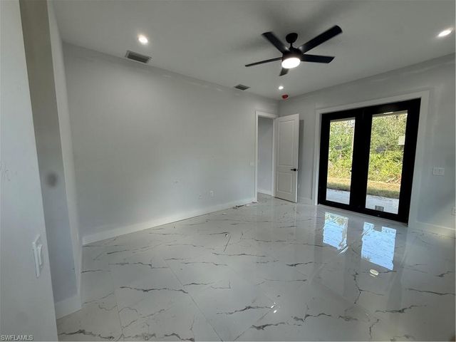 2863 52nd AVE NE, Naples, FL 34120
