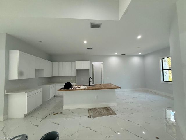 2863 52nd AVE NE, Naples, FL 34120
