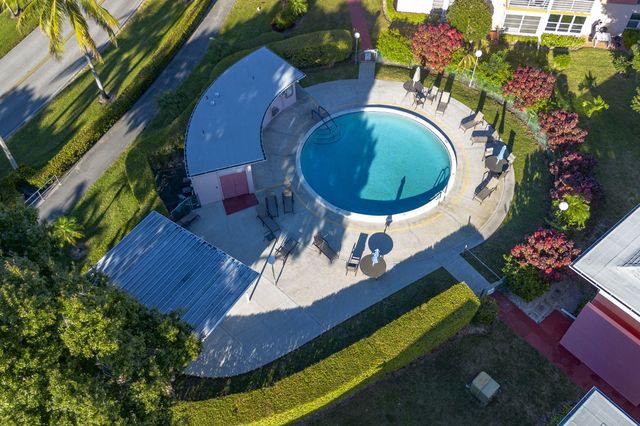 77 Kingswood, West Palm Beach, FL 33417