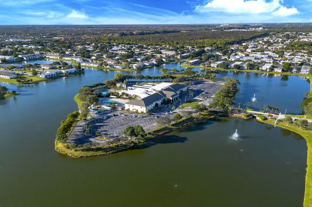 77 Kingswood, West Palm Beach, FL 33417