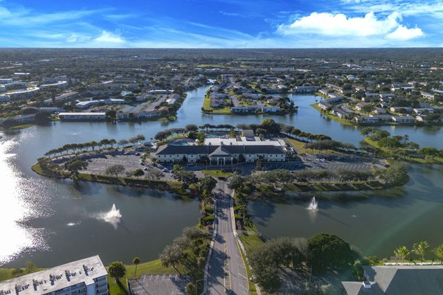 77 Kingswood, West Palm Beach, FL 33417