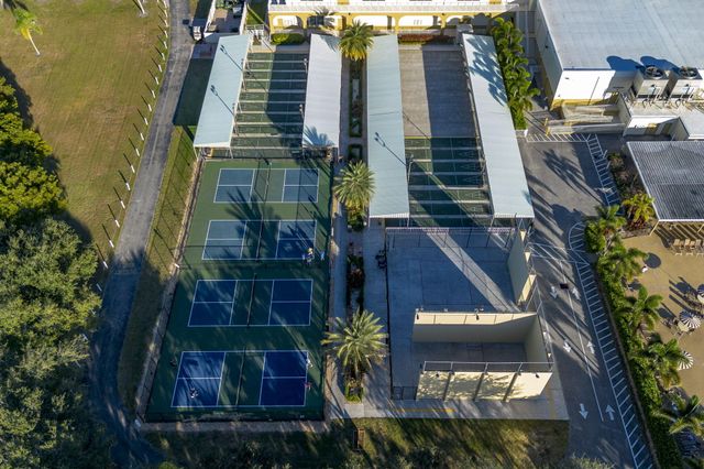77 Kingswood, West Palm Beach, FL 33417
