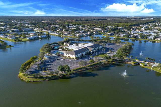 77 Kingswood, West Palm Beach, FL 33417