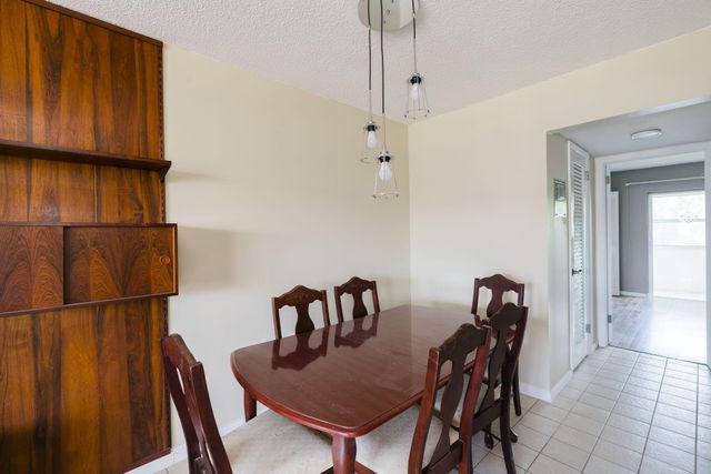 77 Kingswood, West Palm Beach, FL 33417