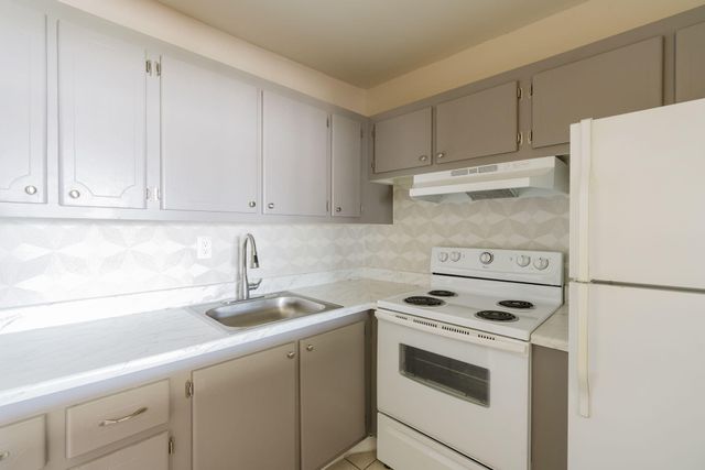77 Kingswood, West Palm Beach, FL 33417