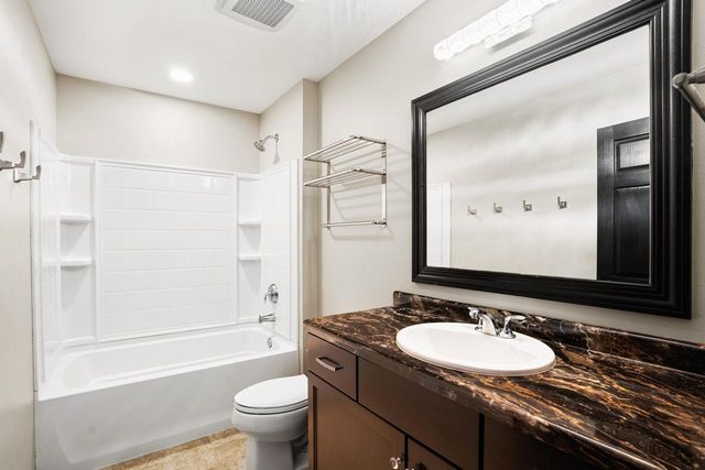 W77N400 Prairie View ROAD, Cedarburg, WI 53012